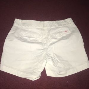 White Vineyard Vines shorts